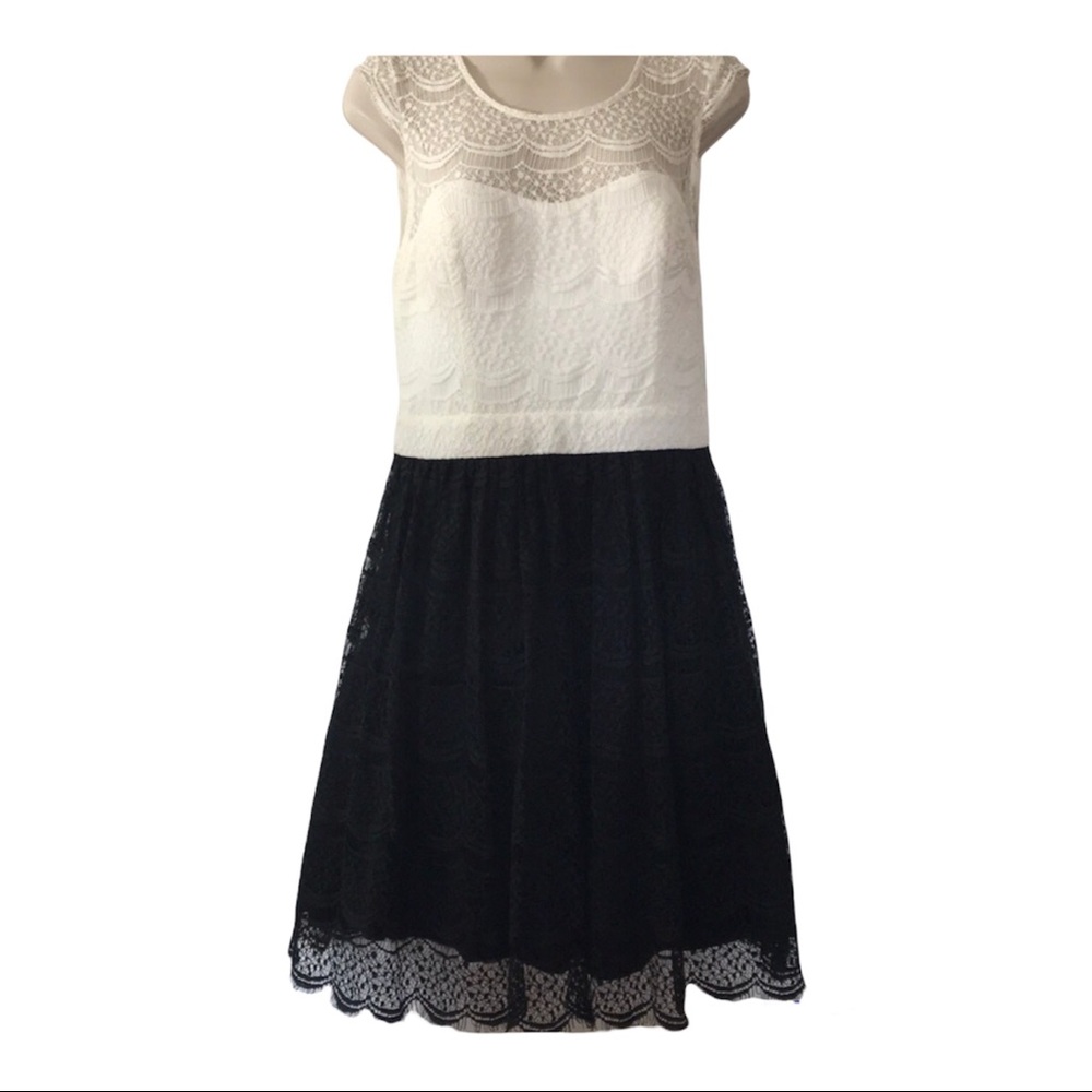 Jessica Simpson Ivory/Black Lace Midi Dress Sz 6 NWT MSRP: $200